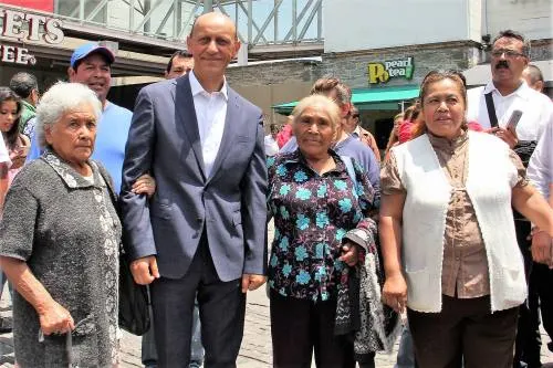 El Líder Nato de Hombres se Destapa en un muy Nacionalista y Multitudinario Acto