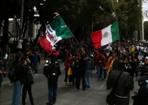 La CNTE realiza marcha a Los Pinos