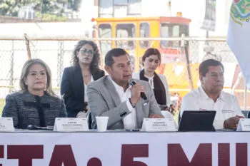 Puebla construirá 900 viviendas para reubicar a familias afectadas por derrumbes en la Sierra Norte