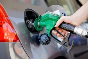 ¿Subirán los precios de la gasolina este viernes?