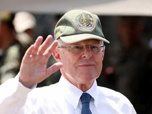 Kuczynski renuncia a la presidencia de Perú