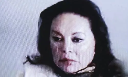 Juez ordena retirar brazalete electrónico a Elba Esther Gordillo