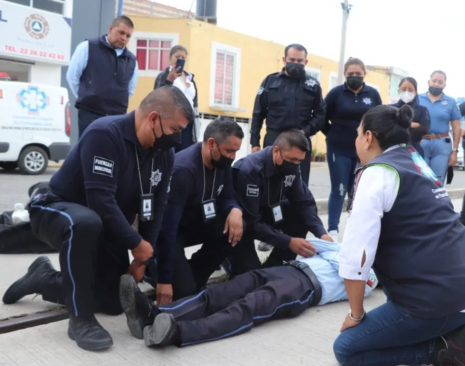 Capacitan a elementos de SSC Cholula en primeros auxilios y Protección Civil