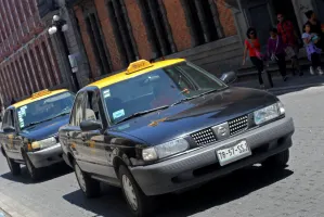Hasta 5 veces al día taxistas son robados; piden más seguridad a las autoridades