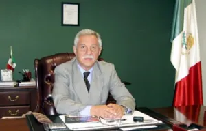 Multan a cónsul mexicano en EEUU por manejar ebrio