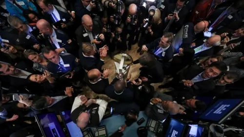Uber se desploma más de 7% en su primer día en Wall Street