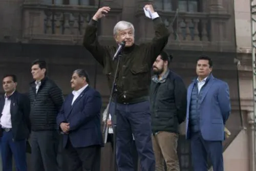 Jóvenes serán contratados como aprendices desde diciembre López Obrador