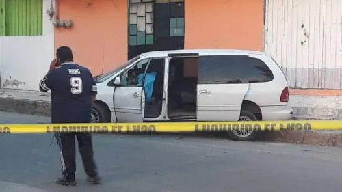 Asesinan a hombre dentro de una camioneta en Lomas de San Miguel
