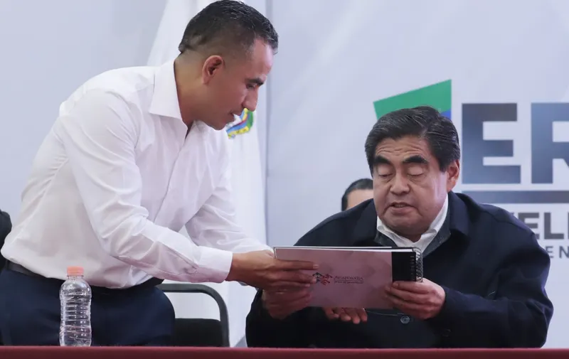 Miguel Barbosa y Evelio Navarro