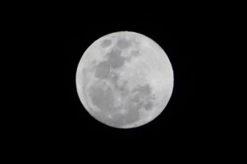 Se juntaron esta madrugada la luna azul, la superluna y el eclipse