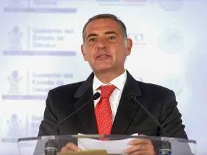 Gabino Cué toma protesta a 16 directivos del IEEPO