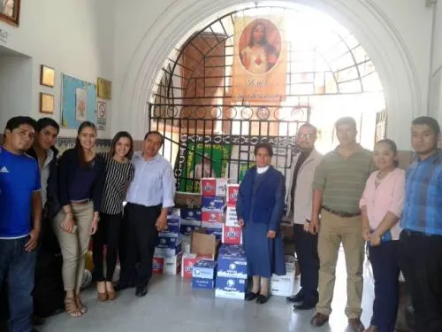 Entrega IEU donativo de más de 600 litros de leche a Casa Hogar
