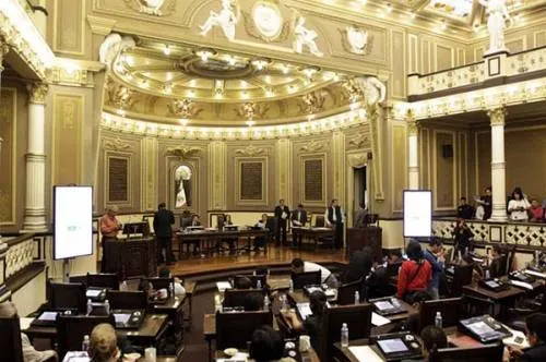 Morena, obligado a buscar consensos en el Congreso de Puebla