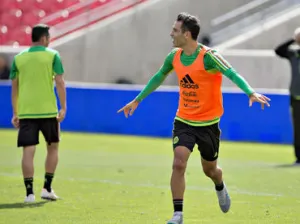 Rafael Márquez, a mano con el Tri