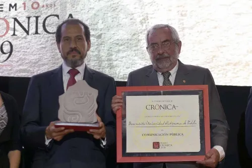 Recibe BUAP Premio Crónica 2019