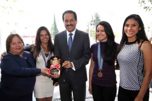 Confirma Alfonso Esparza logros de la Preparatoria “Benito Juárez”
