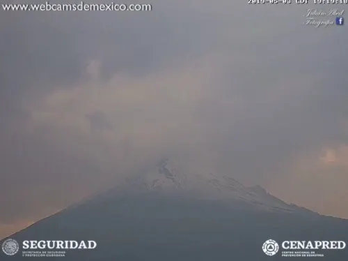 Explosión del Popocatepetl  genera columna de 800 metros de altura