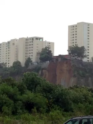 Se registra segundo deslave en Santa Fe; daña 3 vehículos