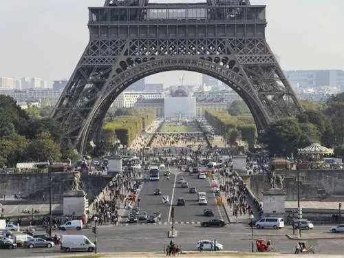Torre Eiffel cierra, hay huelga de agentes de seguridad
