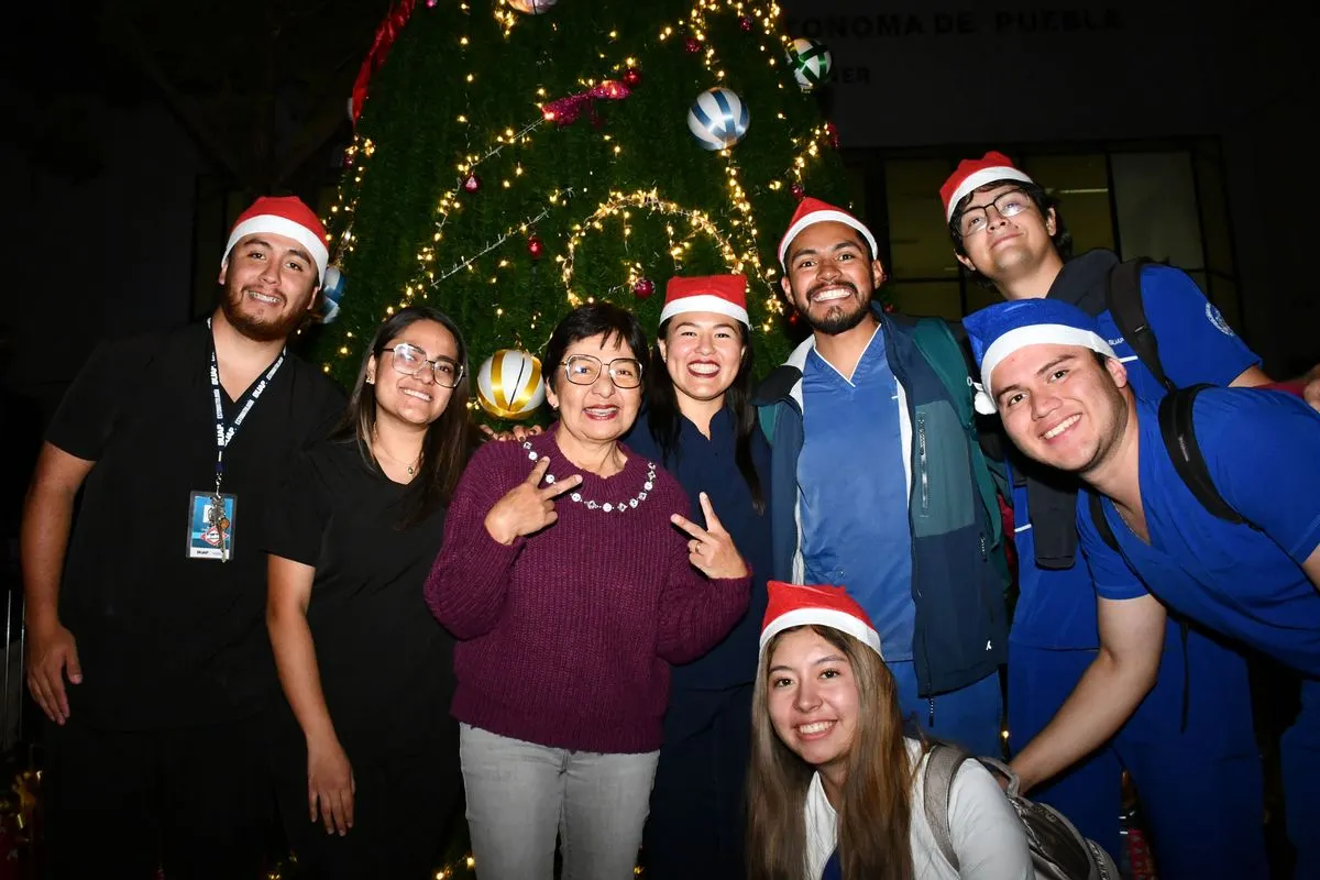 buap-arbol-navidad-area-salud