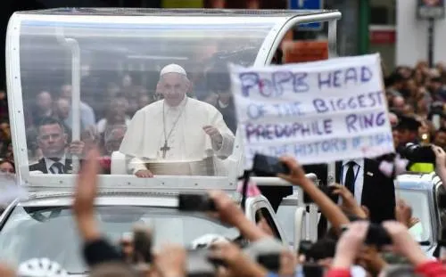 Vaticano corrige al papa sobre “tratar la homosexualidad” con un psiquiatra