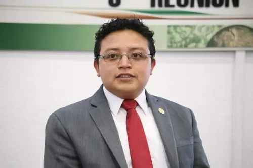 Proponen castigar con cárcel agresiones a personal médico