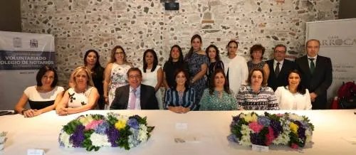 Sedif recibe donativo de voluntarias del Colegio de Notarios a beneficio de Casa del Estudiante
