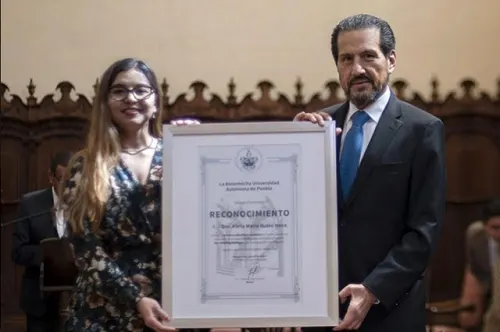 Egresada BUAP recibe en Alemania premio por trabajo científico