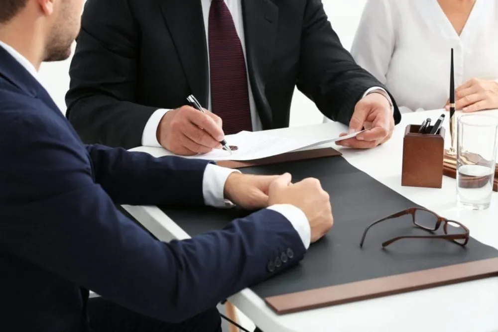 Notarios al Borde de un Ataque de Fraudes