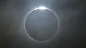 VIEDO: Así se vio y se vivió el eclipse solar total a bordo de un avión