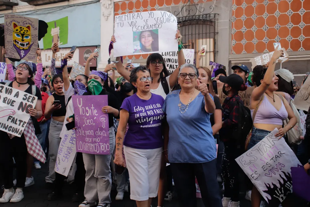 Exige “ola morada” alto al feminicidio en Puebla
