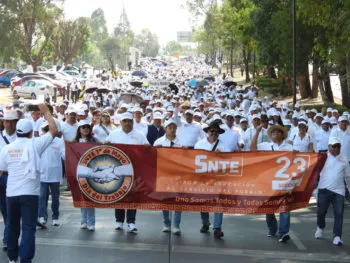 Marchan 15 mil maestros de la sección 23 del SNTE en Puebla por 1 de mayo