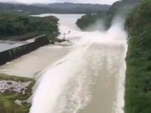 Incrementan desfogue de Presa Peñitas; inundaciones inminentes en Tabasco