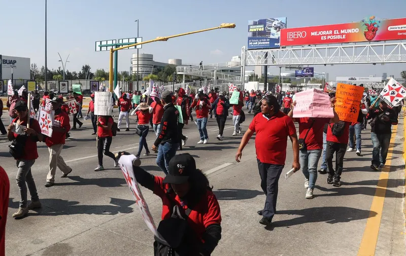 marcha-taxistas-28-de-octubre-via-atlixcayotl