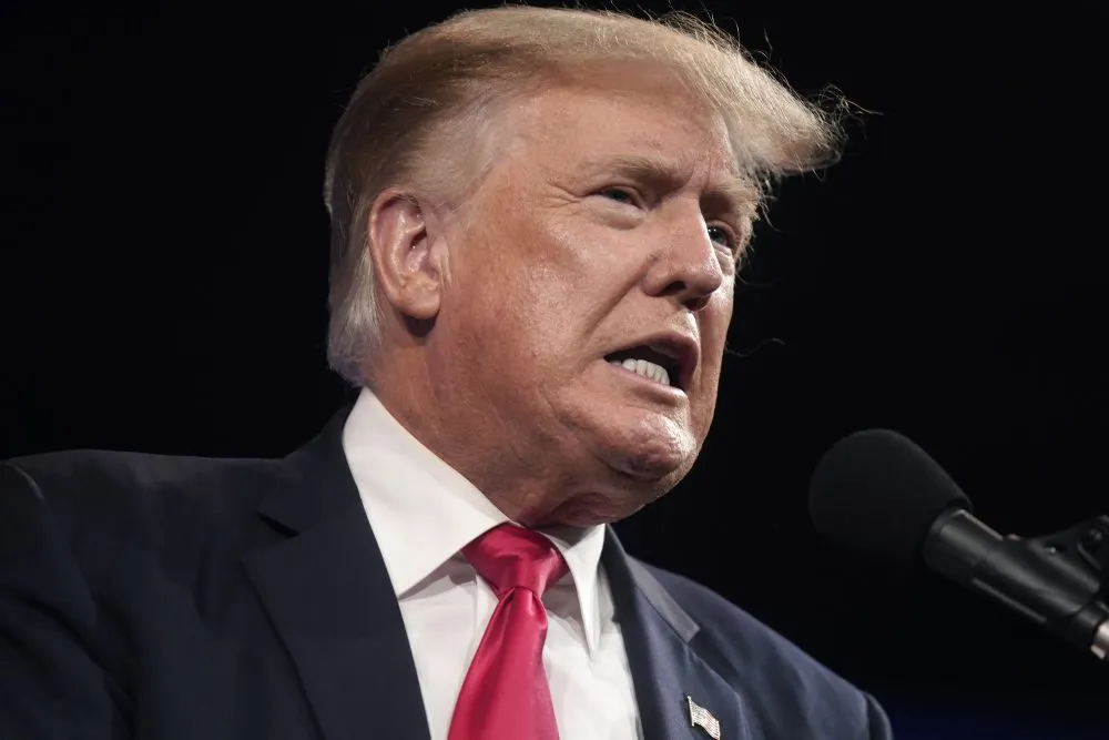 Trump solicita a corte bloquear entrega de documentos sobre asalto al Capitolio