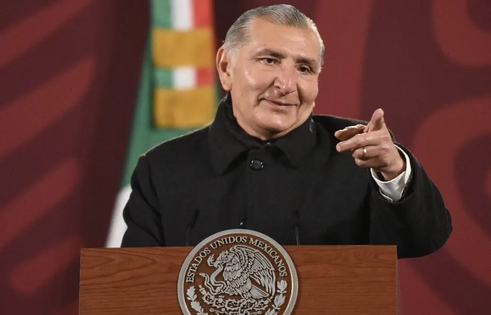 Adán Augusto López se hace prueba de covid tras reunión con AMLO
