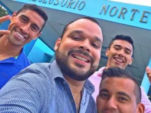 Jugadores del Puebla visitan al ?Hobbit? en el Reclusorio Norte