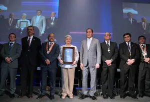Reconocen trayectoria del doctor y general Rafael Moreno Valle
