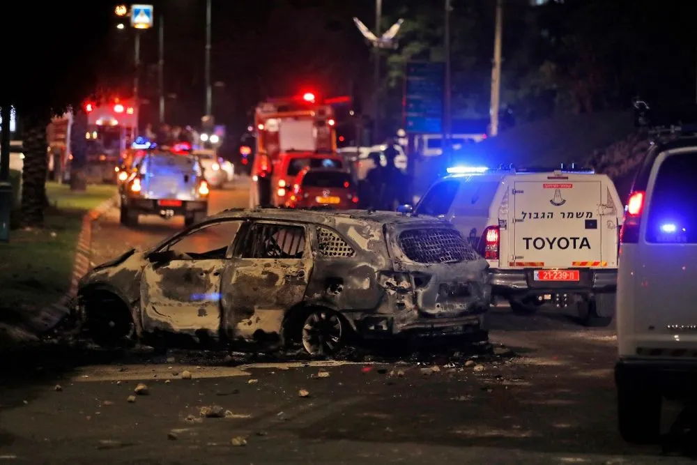 Tras bombardeos, Israel impone toque de queda nocturno en ciudades árabe-judías