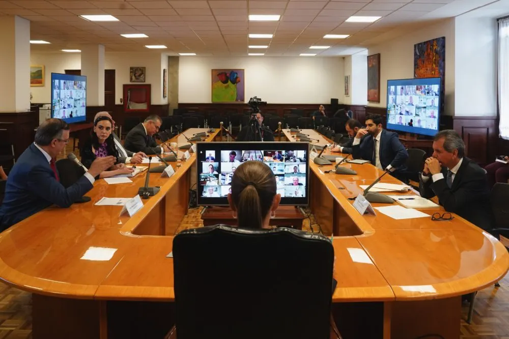 Sostiene Sheinbaum reunión de emergencia por aumento de aranceles al acero y aluminio