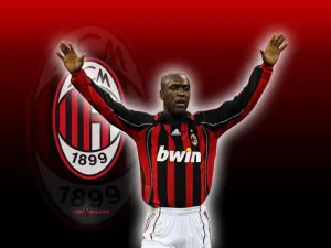 Seedorf, nuevo DT del Milan; firma por 2 años y medio