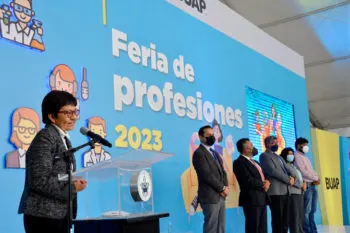 Inaugura rectora de la BUAP la Feria de Profesiones 2023, en el edificio Carolino
