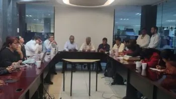 Autoridades educativas dialogan para buscar solución a las peticiones de alumnas de Teteles