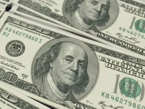 Dólar cierra por debajo de los 23 pesos, su mejor nivel en más de dos meses