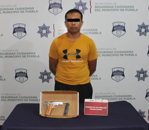 Detuvo policía municipal de Puebla a hombre por portación ilegal de arma de fuego