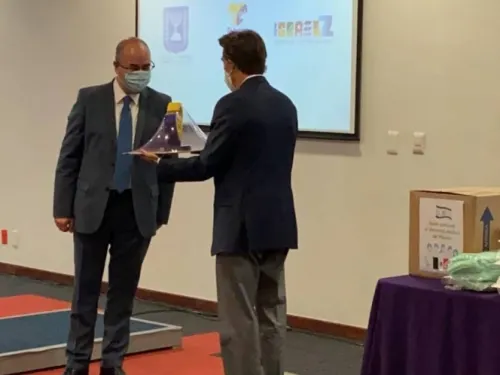 Israel dona 7 mil mascarillas a México para combatir Covid-19
