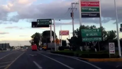 Muere niño al caer de microbús sobre la Puebla-Tehuacán