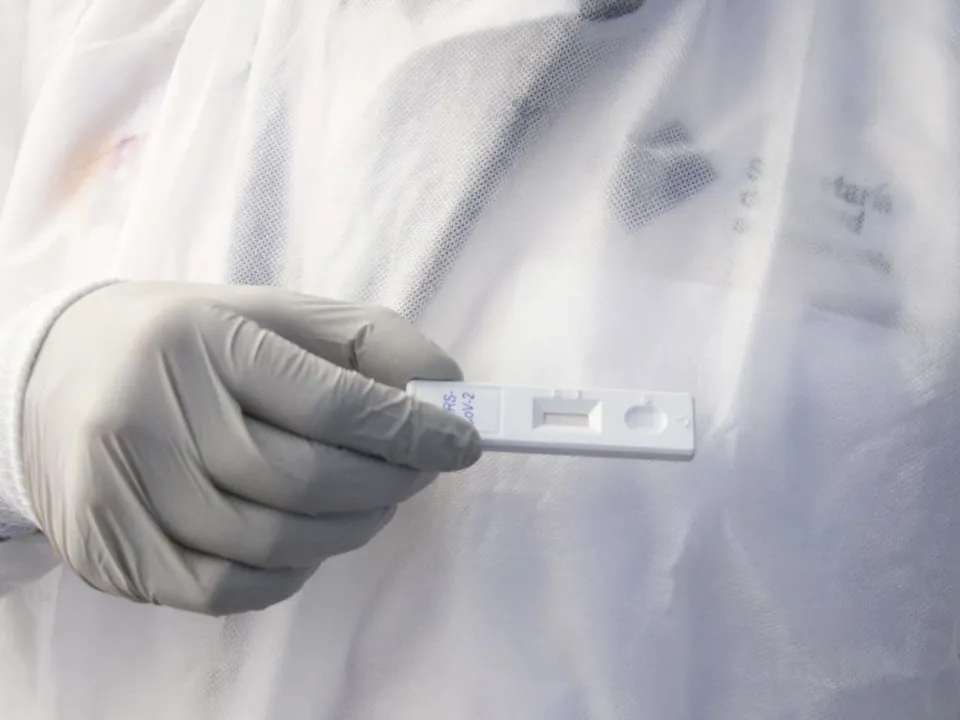 Atiene Salud a dos personas hospitalizadas por dengue