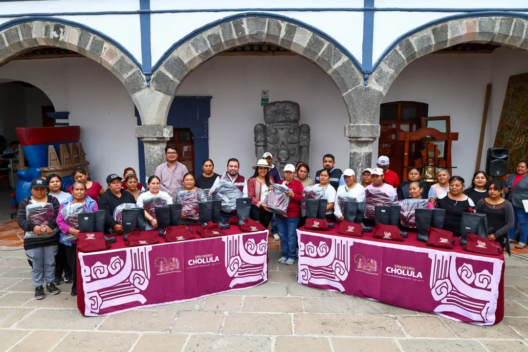 San Pedro Cholula renueva uniformes para personal de Intendencia