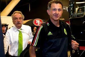 En reunión privada definieron futuro de JC Osorio